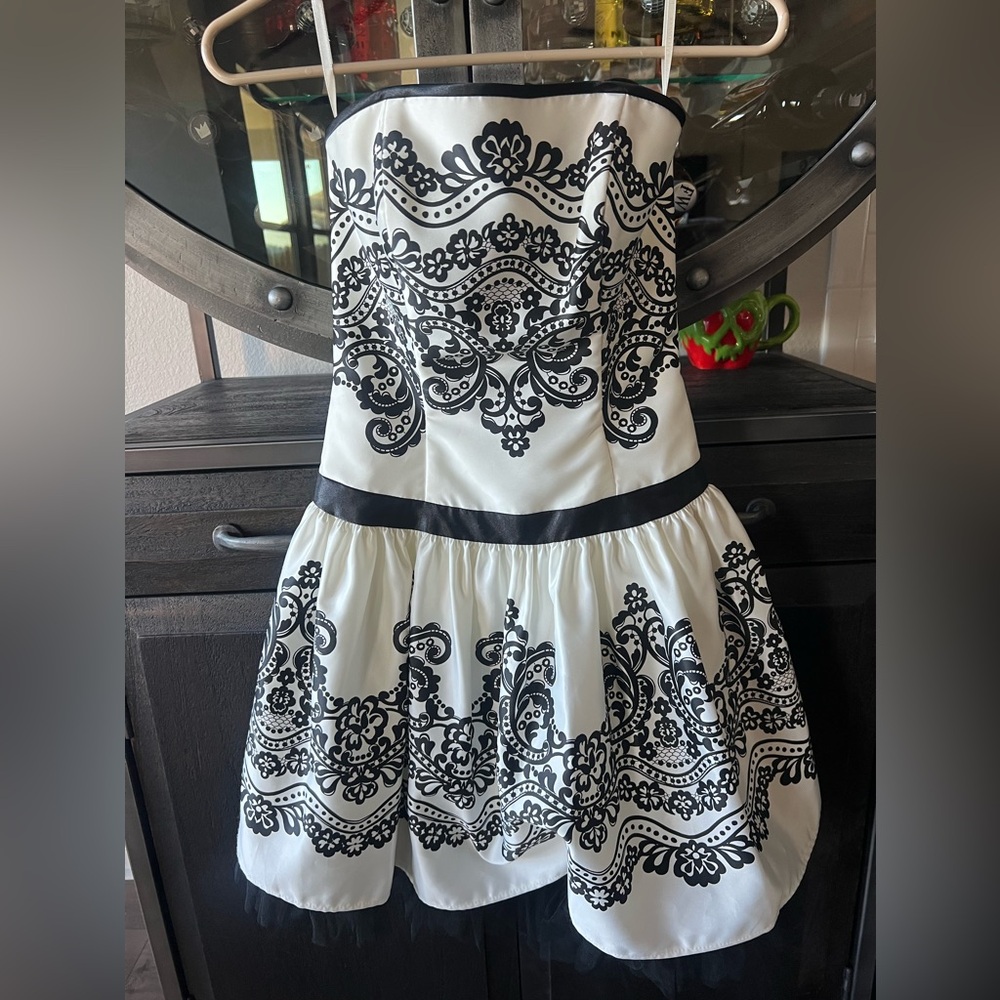 JESSICA MCCLINTOCK FOR-GUNNE SAX. size 1